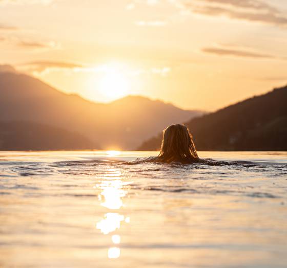 Infinity Pool im Schütterhof Sonnenaufgang