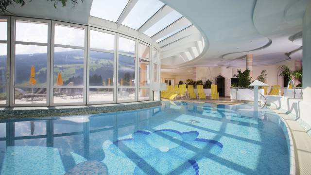 Familienbereich mit Pool im Hotel Schütterhof